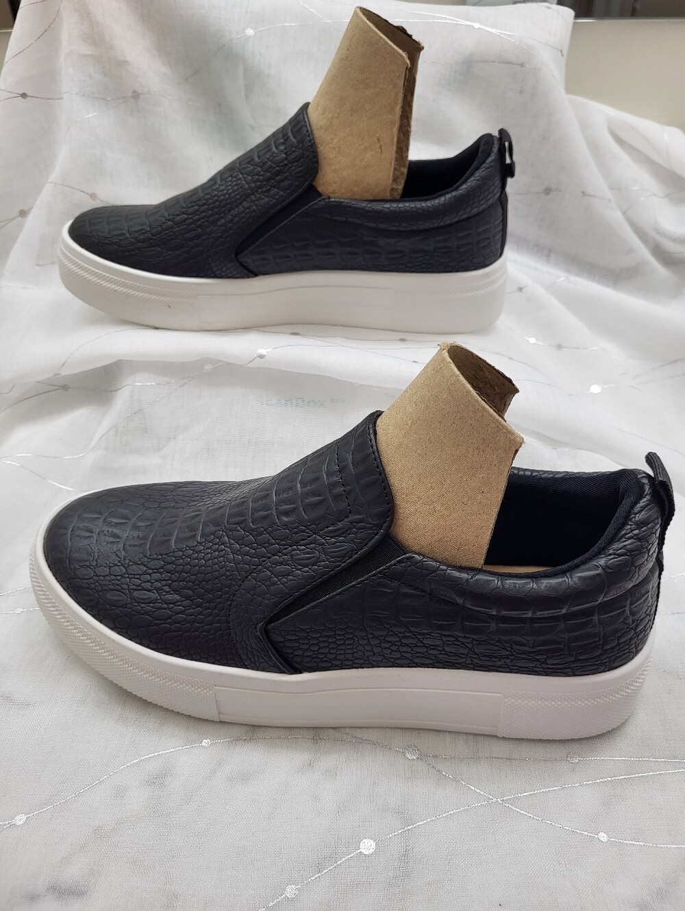 Lulu's Black Matte White Crocodile Embossed Slip-On‎ Sneakers Size 8.5 NWOT